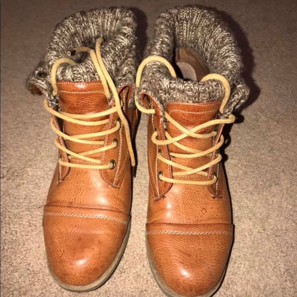 Combat boots